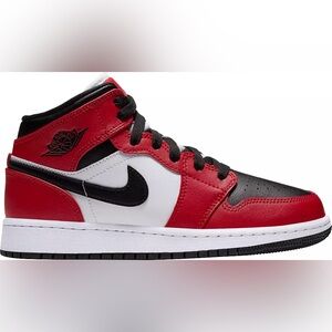 Air Jordan 1 Mid Chicago